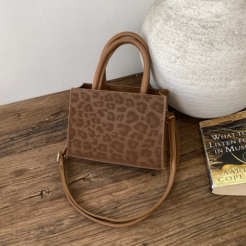 Vintage Leopard Print PU Leather Shoulder Bag For Women Retro Fashion Tote Bag With Pendant Casual Crossbody Handbag