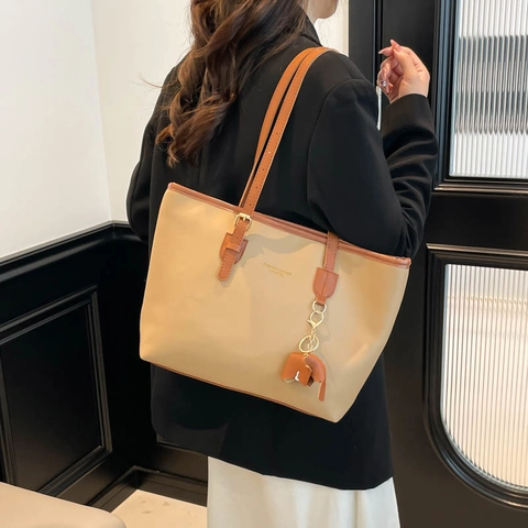 Large Capacity Tote Bag PU Leather Minimalist Shoulder Handbag With Elephant Pendant For Women Daily Work Office