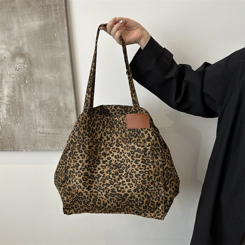 Vintage Leopard Print Canvas Tote Bag Large Capacity Women Shoulder Bag With Front Pocket Magnetic Closure For Daily Use