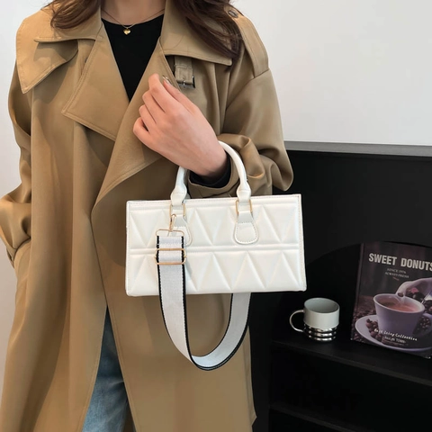 Sac à Bandoulière en Cuir PU Matelassé en Triangle pour Femme Sac à Main Moderne Polyvalent Avec Large Bandoulière Sac à Épaule Casual