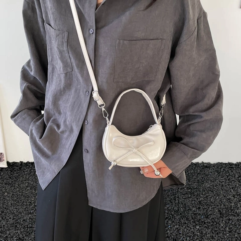 Bolso Bandolera Con Lazo De Cuero Charol PU Para Mujer Mini Bolso De Mano Media Luna Moderno Color Sólido