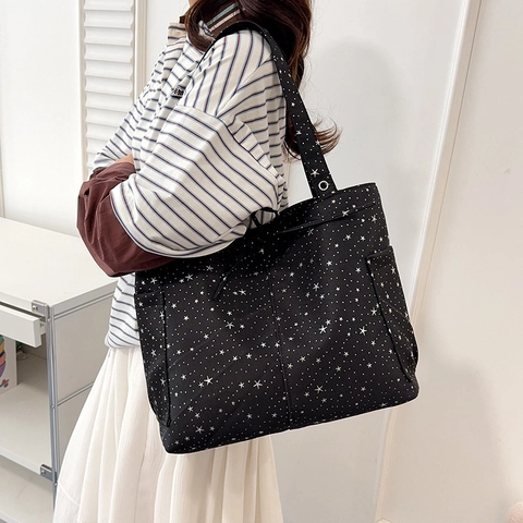 Bolso Tote de Nailon con Estampado de Estrellas para Mujer Gran Capacidad Bolso de Hombro Casual con Bolsillos Laterales Versátil