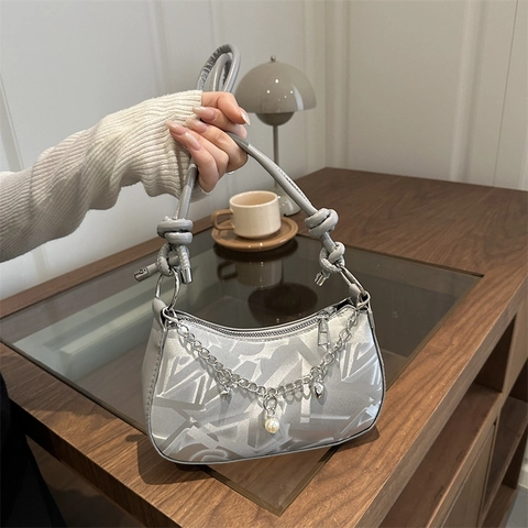 Women Hobo Bag PU Leather Half Moon Shoulder Purse With Chain Strap Heart Artificial Pearl Pendants Letter Print Casual Chic