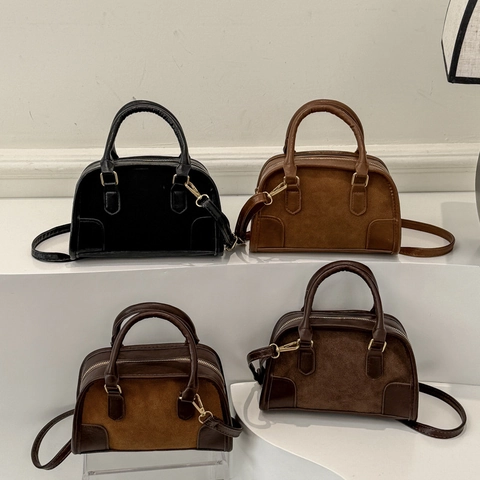 Vrouwen Retro PU-leer Patchwork Boston Tas Minimalistische Schouder Crossbody Handtas Met Kralen Hanger Dagelijks Woon-werkverkeer Kussen Tas