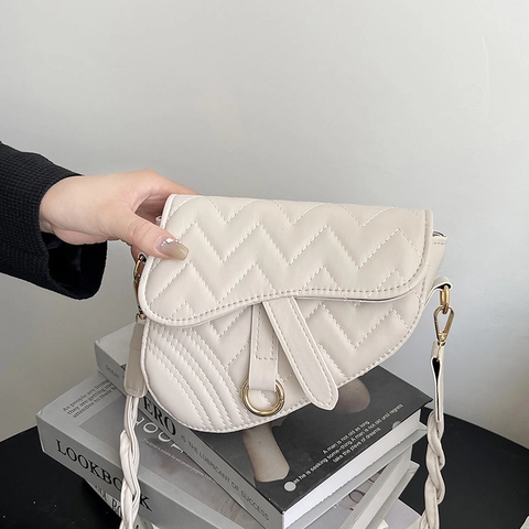 Modische Gesteppte PU-Leder Satteltasche Für Damen Elegante Umhängetasche Mit Chevron-Nähten Und Geflochtenem Schultergurt