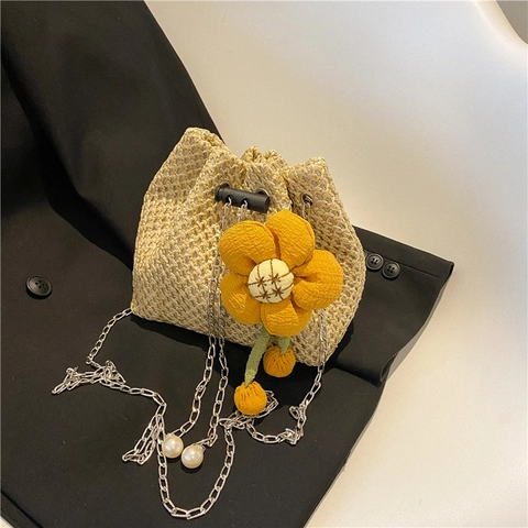 Women Straw Woven Bucket Bag Floral Decoration Pearl Chain Crossbody Shoulder Bag Summer Beach Vacation Korean Style Bag