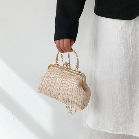 Sac Coquille Tissé Paille Cuir PU Avec Fermoir Baiser Doré Chaîne Métallique Pour Fête D'été Style Vintage Femmes