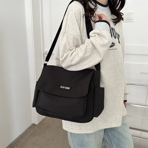 Τσάντα Messenger Nylon Μεγάλης Χωρητικότητας Street Style Μοντέρνα Τσάντα Ώμου Με Ρυθμιζόμενο Ιμάντα Καπάκι Πλαϊνές Τσέπες