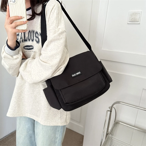 Τσάντα Messenger Nylon Μεγάλης Χωρητικότητας Street Style Μοντέρνα Τσάντα Ώμου Με Ρυθμιζόμενο Ιμάντα Καπάκι Πλαϊνές Τσέπες