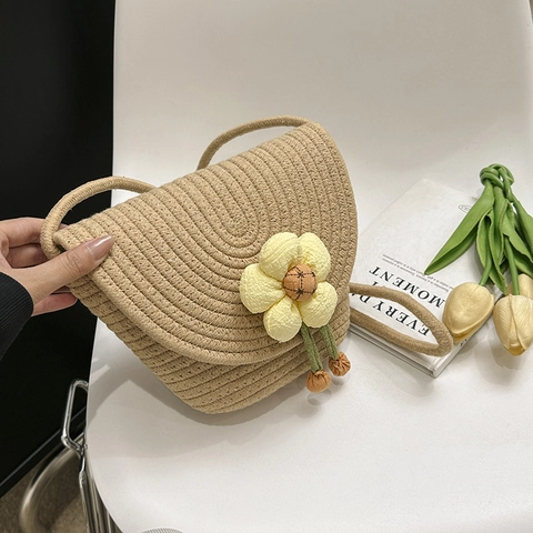 Dames Casual Katoen Geweven Schoudertas 3D Bloem Decor Mini Crossbody Tas Zomer Strand Vakantie Mode Handtas