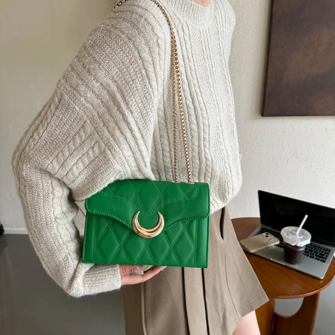 Women's Quilted Shoulder Bag With Golden Moon Buckle Fashion PU Leather Chain Crossbody Small Square Bag Daily Streetwear