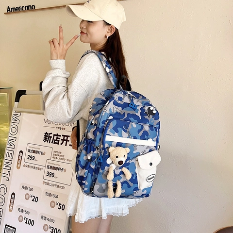 Modieuze Camouflage Rugzak Voor Dames Nylon Grote Capaciteit Schooltas Met Pluche Beer Hanger Dagelijks Casual Rugzak Voor Studenten
