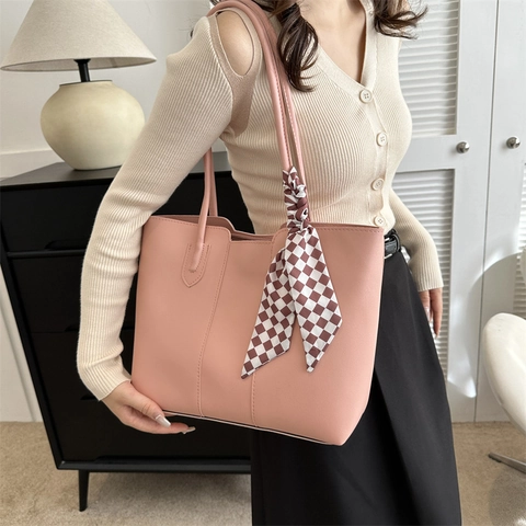 Damen PU Leder Tragetasche Mit Großer Kapazität Minimalistische Umhängetasche Mit Dekorativem Seidenschal Pendler Achseltasche