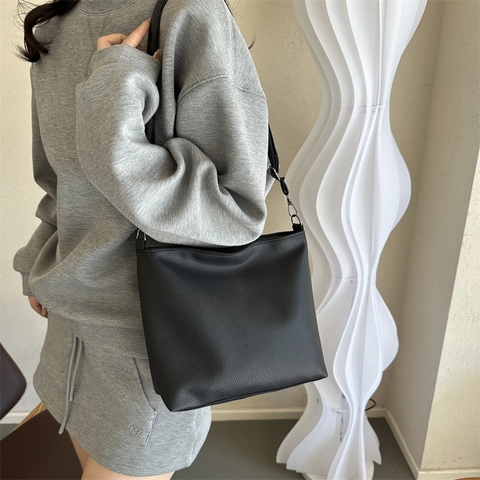 Women Shoulder Bag Pebbled PU Leather Large Capacity Solid Color Bucket Bag Crossbody Casual Fashion Trendy