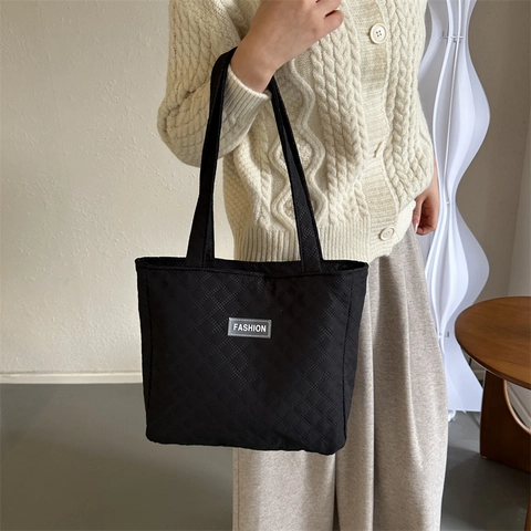 Borsa Tote Trapuntata a Rombi Donna Grande Capacità Borsa a Tracolla Tessuto Nylon Casual Pendolare Borsa Scuola Moda Patch Lettera
