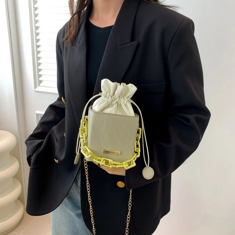 Borsa a Secchiello alla Moda in Pelle PU con Coulisse per Donna Design a Contrasto Piccola Borsa a Spalla con Catena in Metallo Dorato
