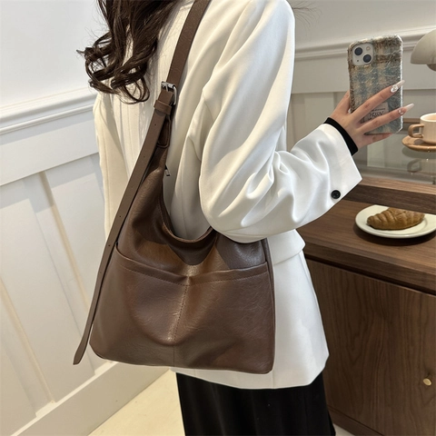 Bolso De Hombro De Cuero PU De Gran Capacidad Bolso Hobo Retro Con Bolsillos Delanteros Correa Ajustable Y Herrajes Plateados