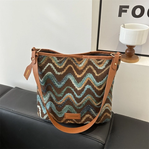 Women's Retro Wave Pattern Knit Shoulder Bag Ethnic Contrast Color Tote With Synthetic Leather Strap Daily Bucket Bag