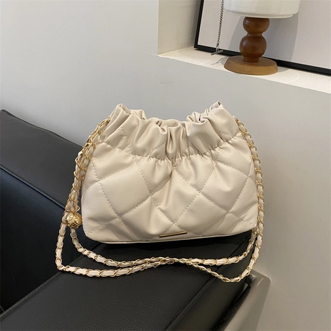 Bolso de Hombro Acolchado de Rombos para Mujer Cuero PU Suave Bolso Cubo Plisado con Cordón y Correa de Cadena Dorada