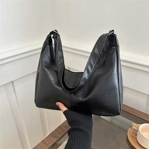 Women Retro PU Leather Large Capacity Hobo Shoulder Bag Minimalist Commuting Tote Bag With Cute Plush Pendant Solid Color