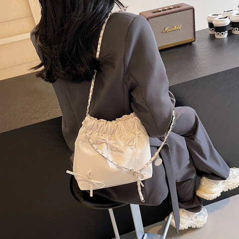 Damen Mode Schleife Kordelzug Umhängetasche PU Leder Plissee Cloud Eimertasche Mit Kette Schultergurt Lässige Handtasche