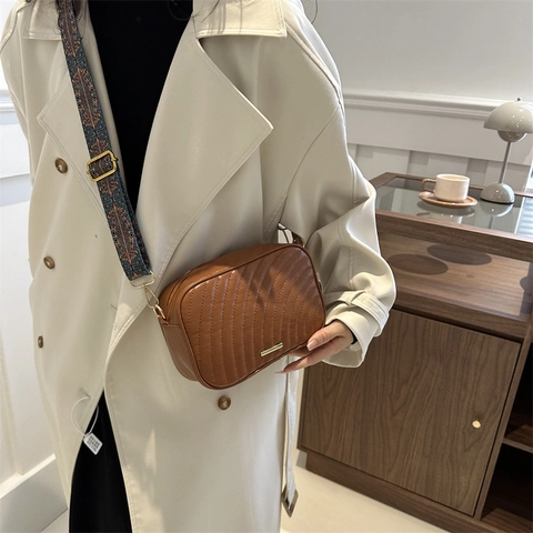 Women Wave Quilted Crossbody Bag PU Leather Camera Bag With Wide Colorful Ethnic Pattern Strap Fashion Shoulder Bag