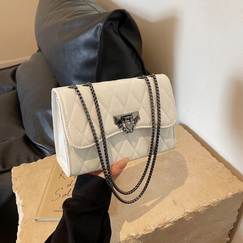 Women Quilted Shoulder Bag PU Leather Rhomboid Pattern Metal Chain Strap Rivet Clasp Crossbody Small Square Bag Fashion
