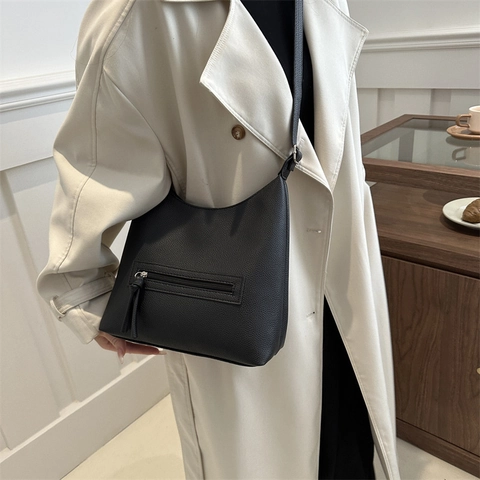Women Large Hobo Bag Lychee Pattern PU Leather Shoulder Bag With Front Zipper Tassel Daily Commute Fashion Underarm Bag