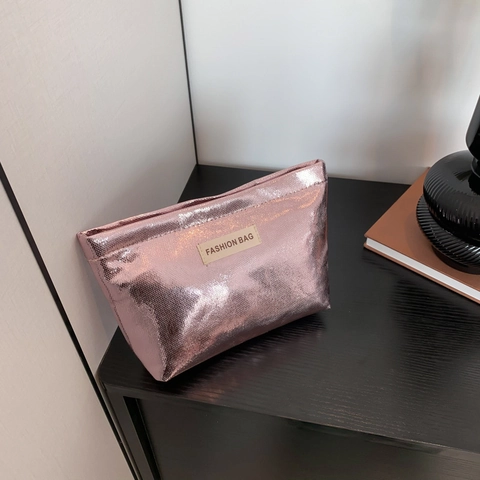 Trousse De Toilette En Cuir PU Métallisé Pochette Brillante Scintillante Avec Écusson Lettre Grande Capacité Femmes Chic