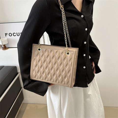 Women's Quilted Shoulder Bag PU Leather Chain Tote Bag With Rhombic Pattern Stitched Thread Street Trendy Commuter Handbag
