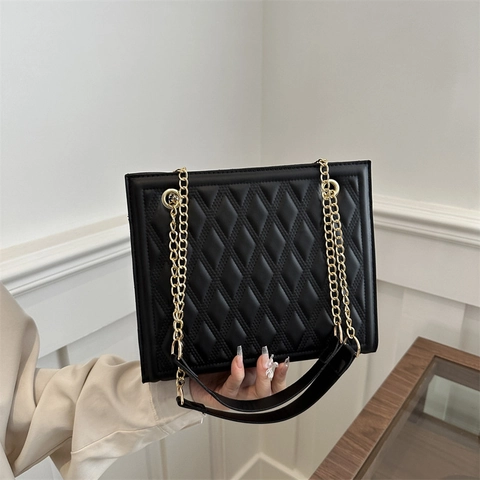 Women's Quilted Shoulder Bag PU Leather Chain Tote Bag With Rhombic Pattern Stitched Thread Street Trendy Commuter Handbag