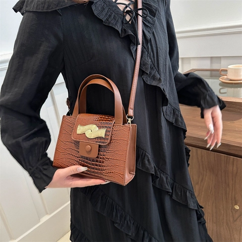 Women Crocodile Pattern PU Leather Shoulder Crossbody Bag With Gold Wave Buckle Vintage Top Handle Fashion Handbag