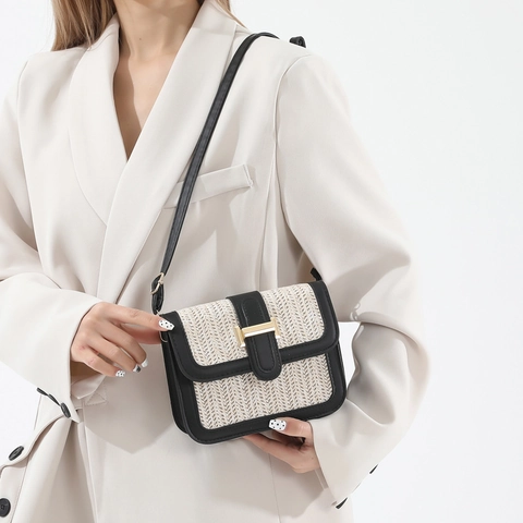 Sac Bandoulière en Paille Tissée Patchwork pour Femmes Avec Garniture en Cuir PU Petit Sac à Épaule Carré Fermeture à Rabat Sac de Vacances d'Été