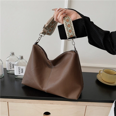 Women's PU Leather Underarm Bag Lychee Pattern Shoulder Bag With Wide Geometric Jacquard Strap Casual Tote Bag