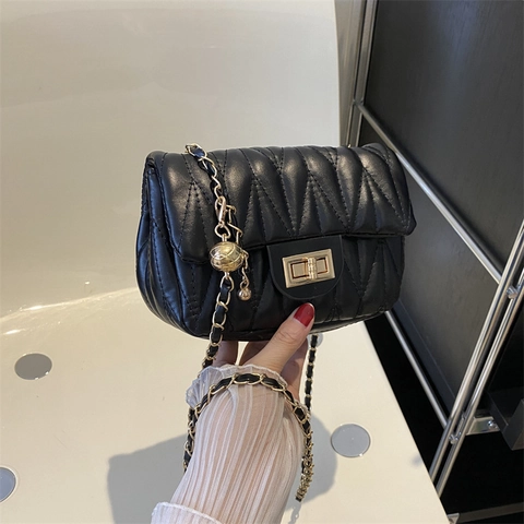 Damen Gesteppte PU Leder Schultertasche Modische Goldene Kette Umhängetasche Satteltasche Mit Verstellbarer Metallkugel