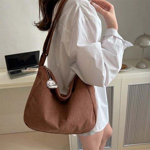 Bolso de Hombro de Pana para Mujer Gran Capacidad Vintage Hobo Bag Con Colgante de Perro Cartoon Bolso Bandolera Casual Diario