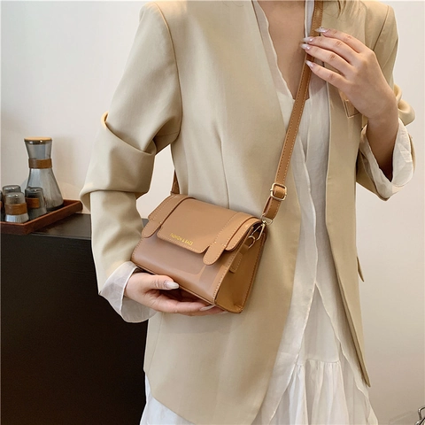 Borsa Quadrata Piccola da Donna in Pelle PU con Tracolla Regolabile Stampa Lettere Patta Borsa a Tracolla per il Quotidiano