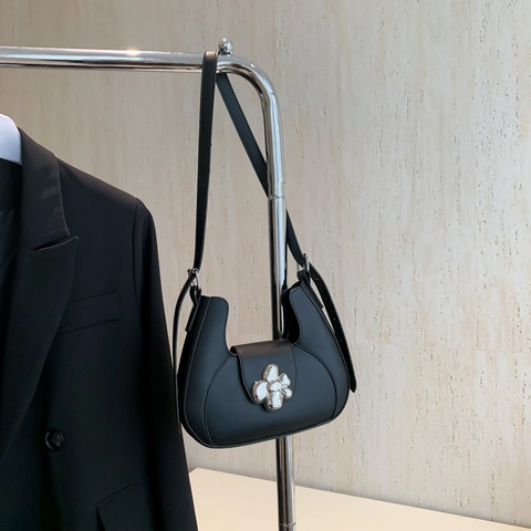 Korean Fashion Women PU Leather Hobo Shoulder Bag With Silver Metal Flower Buckle Minimalist Underarm Crossbody Bag For Daily Commute