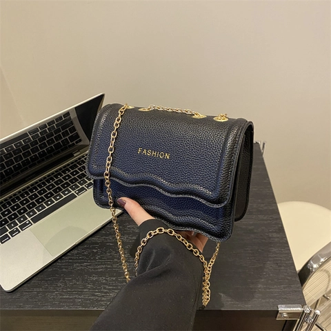 Borsa A Tracolla Donna Pelle PU Trama Litchi Bordo Ondulato Catena Dorata Moda Chic Di Tendenza Piccolo