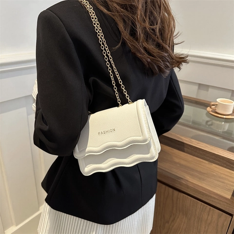 Borsa A Tracolla Donna Pelle PU Trama Litchi Bordo Ondulato Catena Dorata Moda Chic Di Tendenza Piccolo