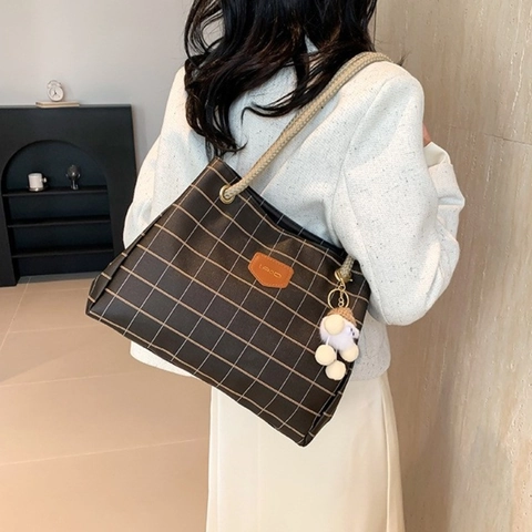 Women Checkered Grid Tote Bag PU Leather Large Capacity Shoulder Bag With Braided Rope Handle And Plush Pendant Casual Handbag