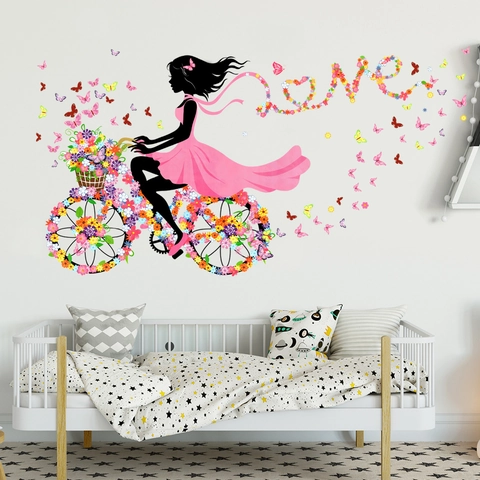Fee Meisje Fiets Muursticker Roze Bloem Vlinder Love Patroon Verwijderbaar PVC Waterdicht Wanddecoratie Voor Huis