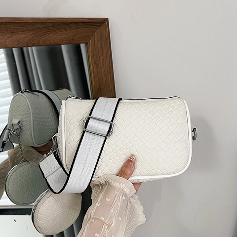 Mode Gewebte PU Leder Dumpling Tasche Für Damen Kleine Schulter Umhängetasche Mit Mini Rundem Beutel Und Breitem Gurt
