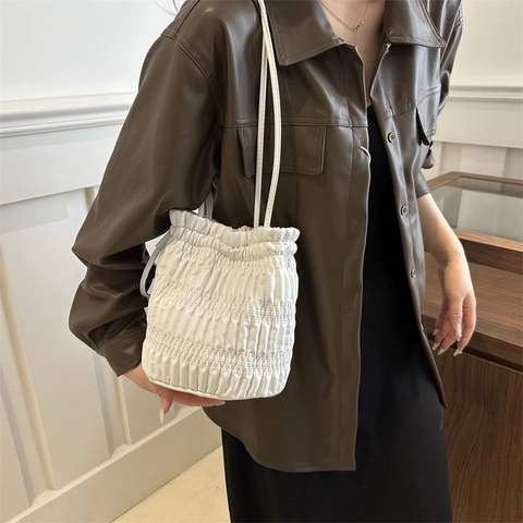 Gefaltete PU Leder Beuteltasche Für Damen Mode Gerüschter Kordelzug Schulter Umhängetasche Retro Einfach Elegant