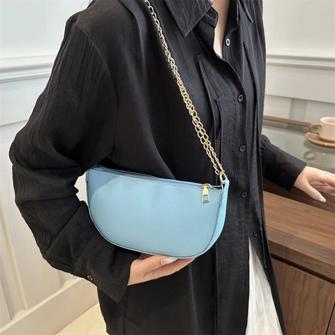 Borsa a Spalla Donna a Mezzaluna in Pelle PU con Grana a Ciottolo Borsa Sottobraccio con Catena Dorata Casual