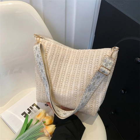 Sac à Épaule en Paille Tissée Vintage Pour Femmes Sac Fourre-tout Grande Capacité Avec Bandoulière en Tissu à Motif Géométrique Large Quincaillerie Dorée Sac Bandoulière