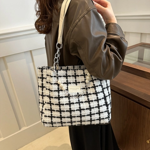 Women Fashion Tweed Plaid Tote Bag Pearl Chain Shoulder Bag Large Capacity Crossbody Bag Stylish Daily Handbag