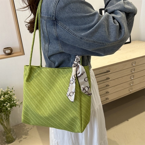 Grote Capaciteit PU Leren Tote Bag Met Geweven Textuur En Satijnn Sjaal Accessoire Voor Dames Chique Schoudertas Veelzijdig