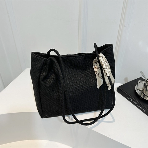 Grote Capaciteit PU Leren Tote Bag Met Geweven Textuur En Satijnn Sjaal Accessoire Voor Dames Chique Schoudertas Veelzijdig