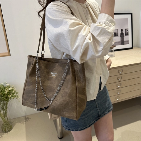 Grand Sac Fourre-Tout Pour Femmes Cuir PU Mat Vintage Sac À Épaule Avec Chaîne Argentée Perles Noires Pour Trajet Quotidien